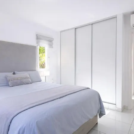 Mango La Caleta Hideaway