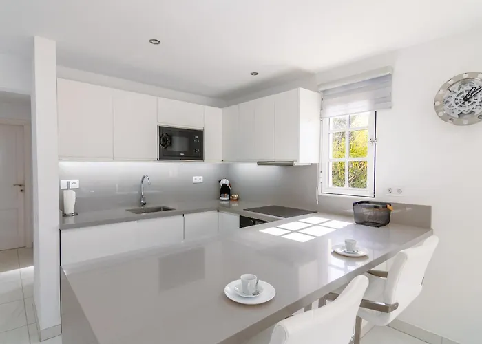 Mango La Caleta Hideaway אדחה